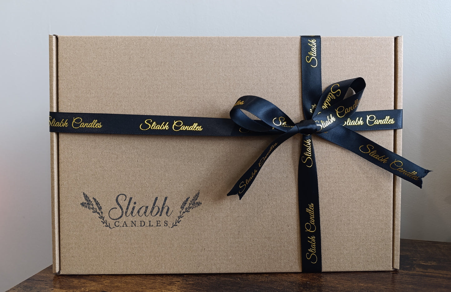 Christmas Gift Box Set – Irish Soy Candle & Handmade Festive Nollaig Shona Decoration PRE-ORDER ONLY