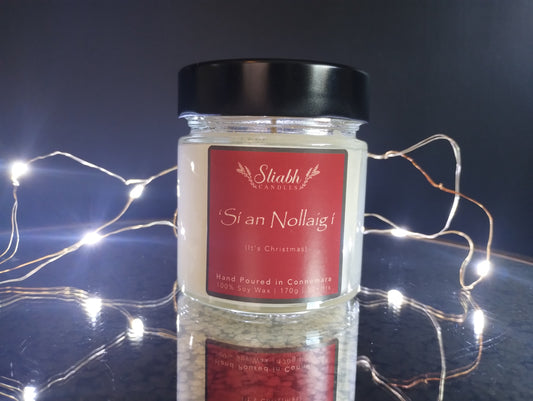 'Sí an Nollaig í Gingerbread Scented Oh No! Soy Wax Christmas Candle