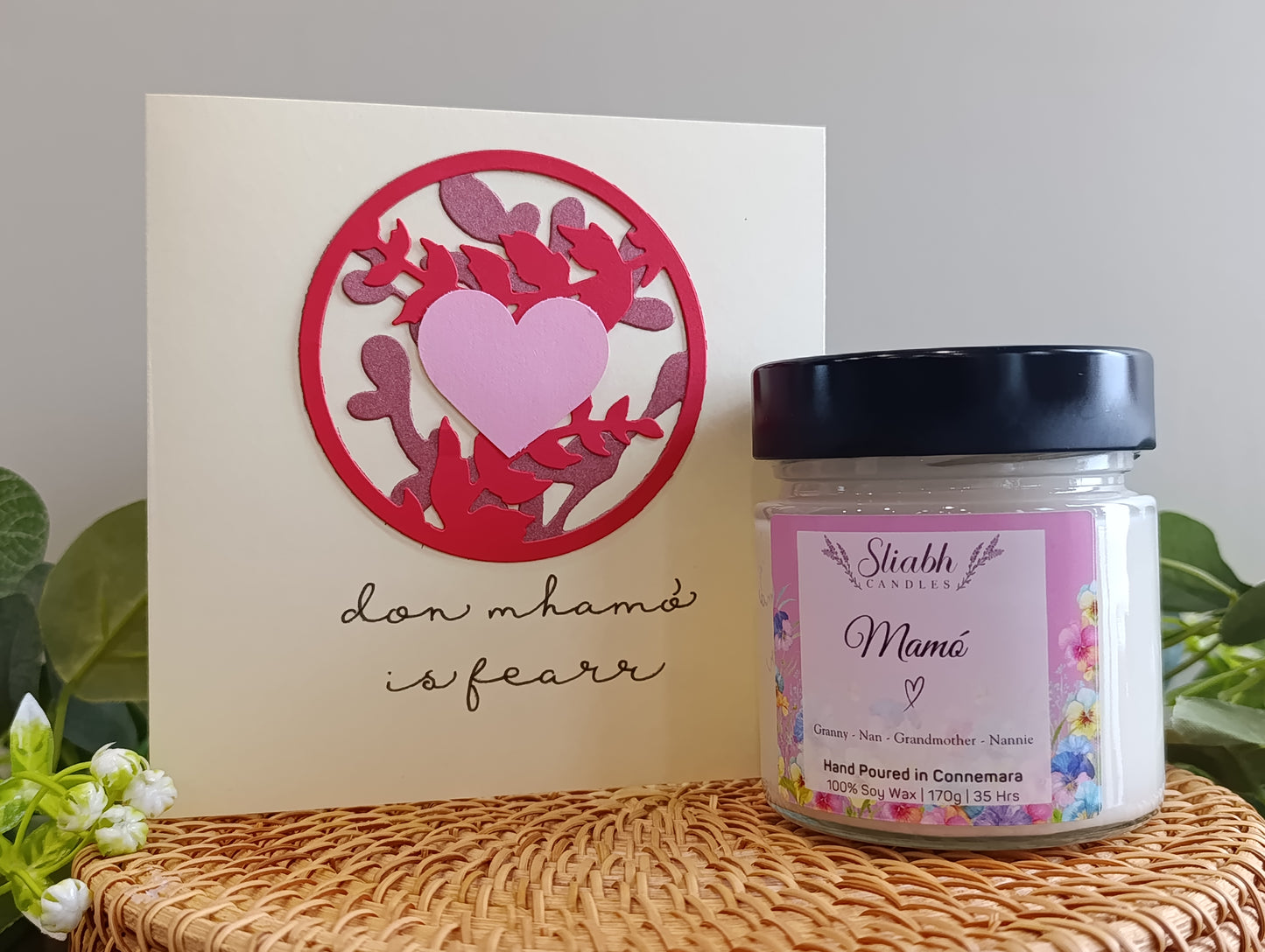 Mamó Soy Candle & Irish Card Gift Set – Damson Plum & Rose | Gift for Grandmother