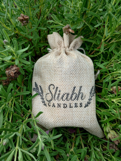 Sliabh Candles Níl aon tinteán mar do thinteán féin. There's no place like home Soy Wax Candle. Handmade in Ireland. Irish Gift. Comes in a jute hessian drawstring gift bag