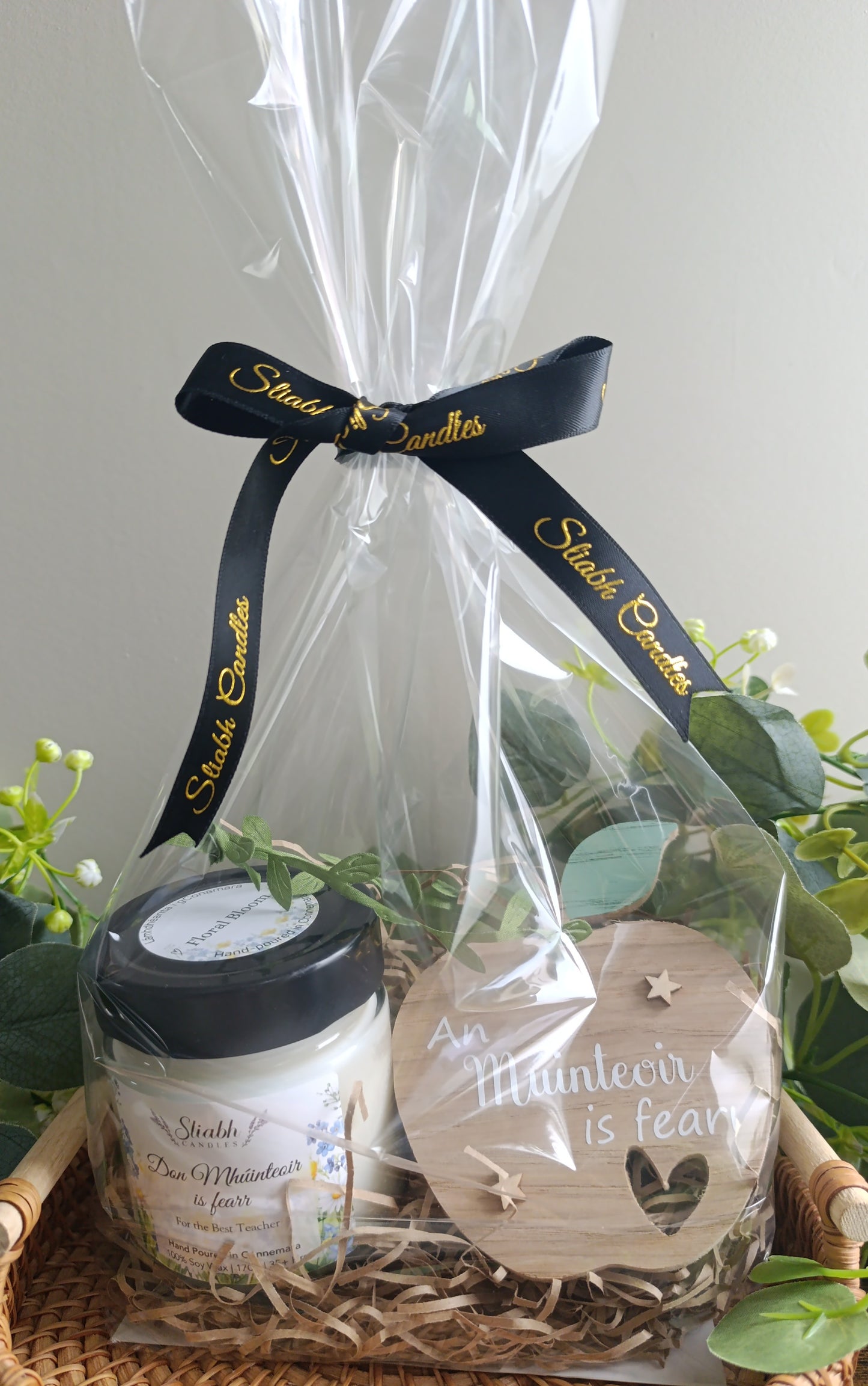 Teacher / SNA Gift Set – Soy Wax Candle & Wooden Apple Decoration