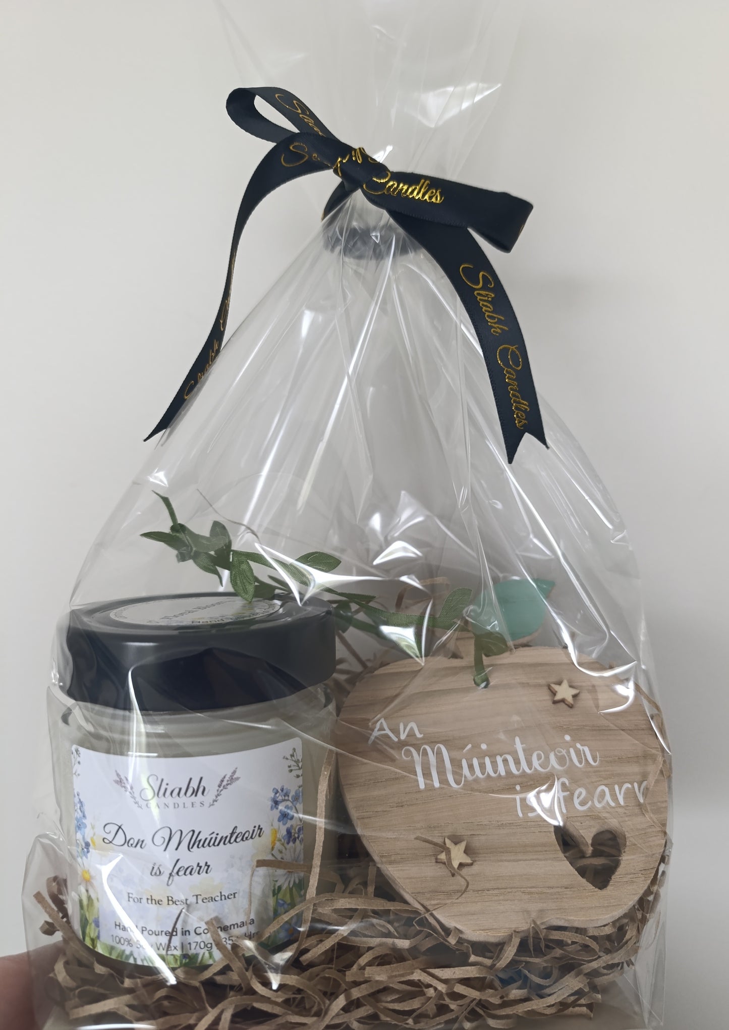 Teacher / SNA Gift Set – Soy Wax Candle & Wooden Apple Decoration