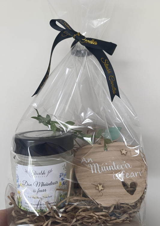 Teacher / SNA Gift Set – Soy Wax Candle & Wooden Apple Decoration