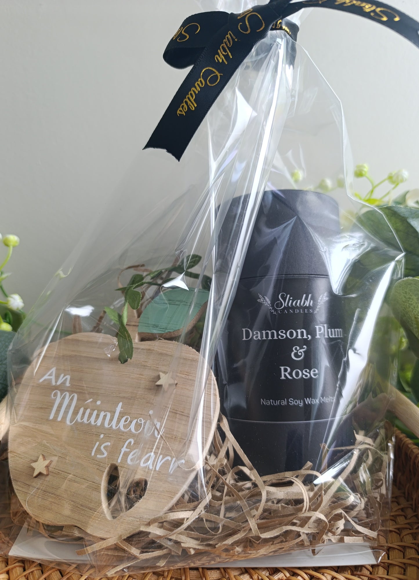 Teacher / SNA Gift Set – Soy Wax Melts & Handmade Wooden Apple Decoration